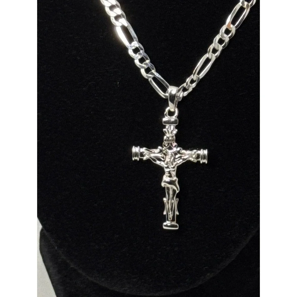 925 Sterling Silver Crucifix Cross Pendant Figaro Chain Necklace 22 Inch 16.7g